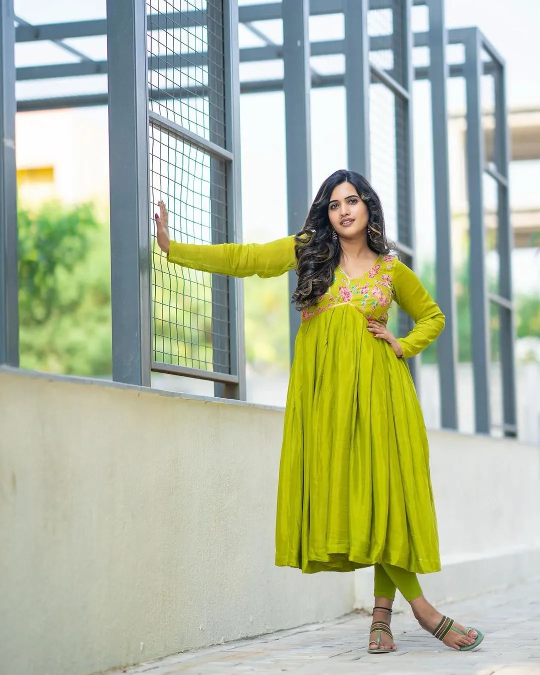 TELUGU TV ACTRESS SRAVANTHI CHOKARAPU PHOTOSHOOT IN GREEN DRESS 4